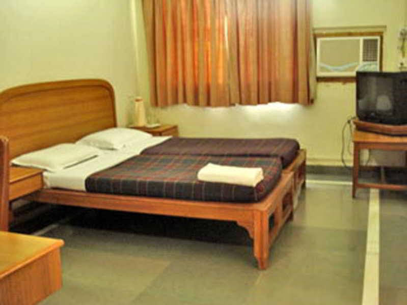 Hotel Meru プネ エクステリア 写真